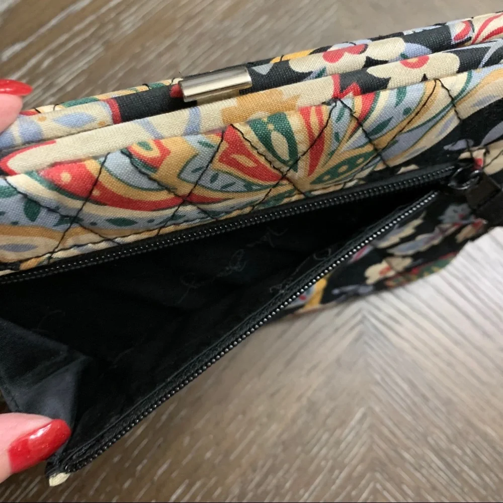 Vera Bradley 2010 Versailles quilted cloth clutch